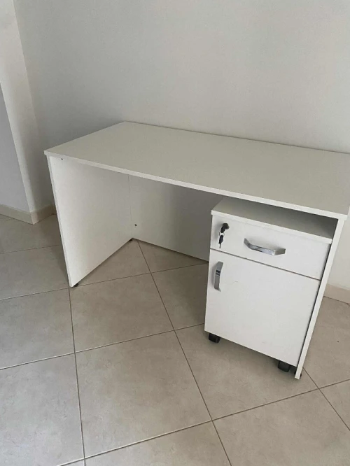 Bureau blanc