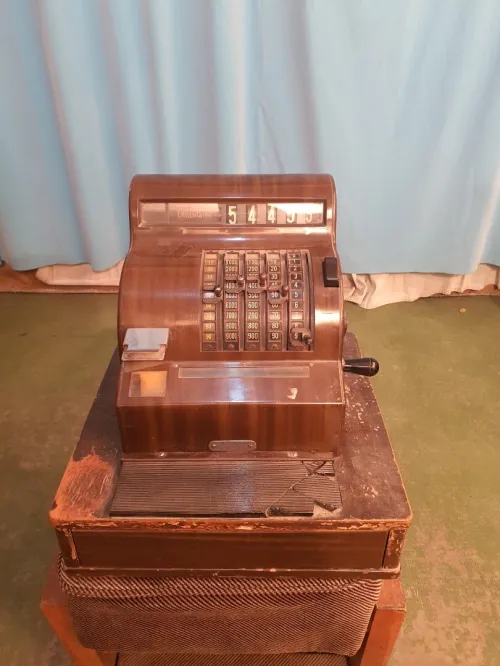 Caisse enregistreuse mécanique vintage 
