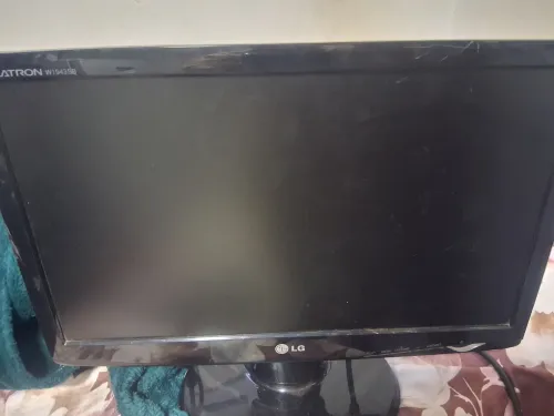Ecran pc lg 19 pouces vga avec table