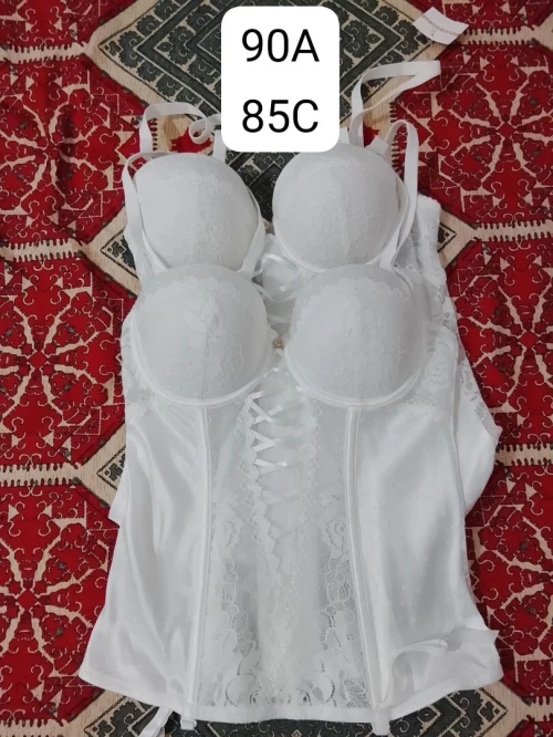 Corsets ROUGE GORGE avec étiquettes
