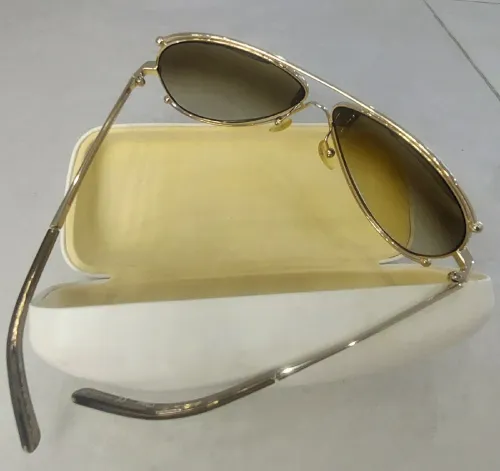 Très belles lunettes solaires grande marque