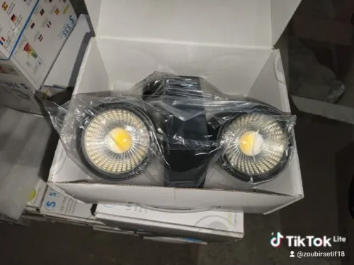 Projecteur led sur rail triphasé ( éclairage commercial )