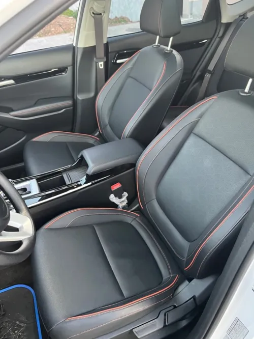 Kia Seltos 2025 Luxury black roof
