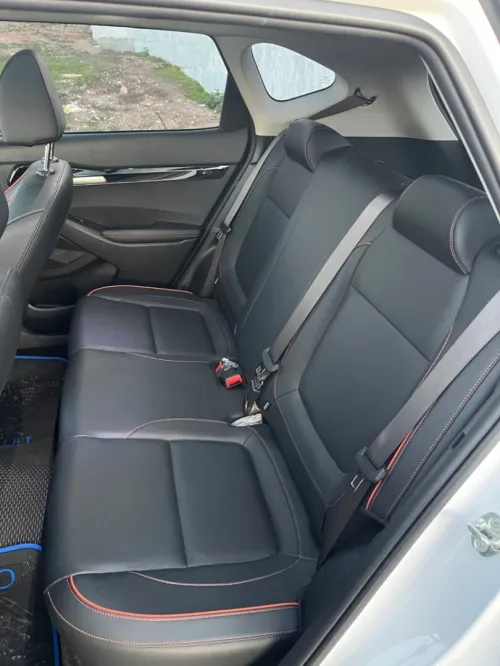 Kia Seltos 2025 Luxury black roof