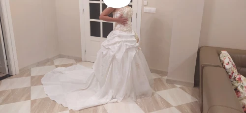 Robes blanches pour marié à vendre فساتين اعراس للبيع 