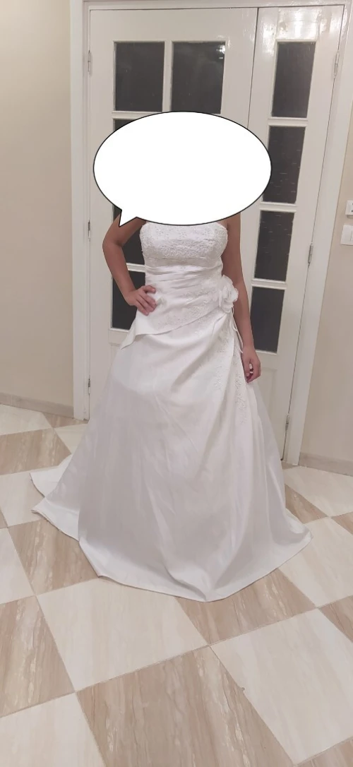 Robes blanches pour marié à vendre فساتين اعراس للبيع 