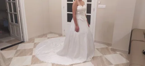 Robes blanches pour marié à vendre فساتين اعراس للبيع 