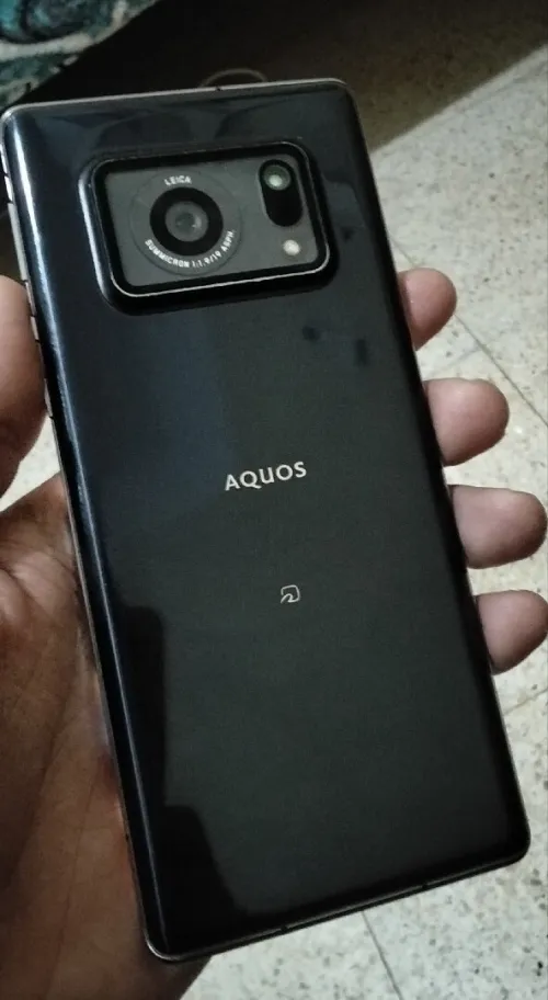 charp aquos R+6