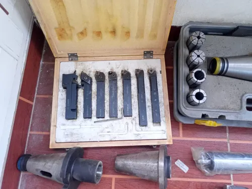 Vent un Lot d'outillage professionnel tour fraiseuse ادوات الخراطة، تور
