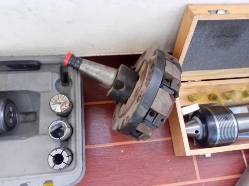 Vent un Lot d'outillage professionnel tour fraiseuse ادوات الخراطة، تور