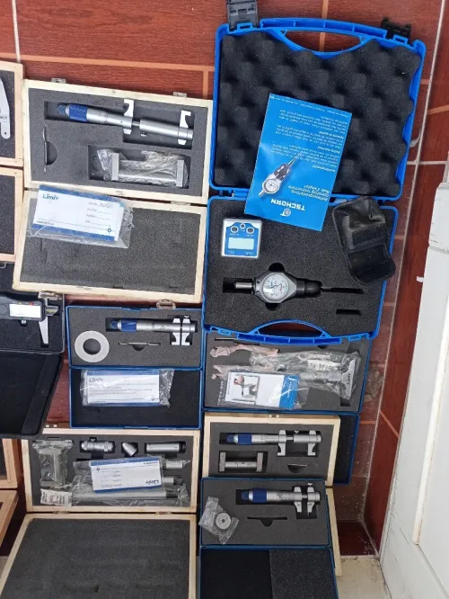 Vent un Lot d'outillage professionnel tour fraiseuse ادوات الخراطة، تور