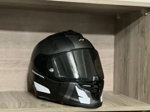 Casque scorpion carbon tai S yalbs M plus blutout cardou +baf jbl