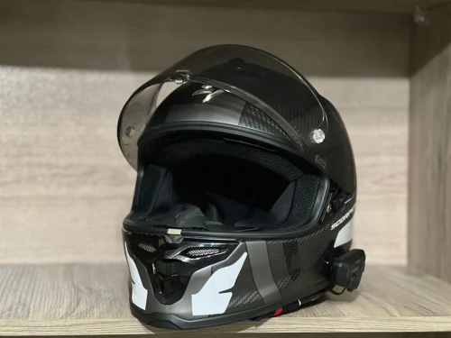 Casque scorpion carbon tai S yalbs M plus blutout cardou +baf jbl