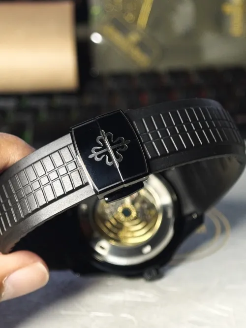 Montre Patek Philippe black edition