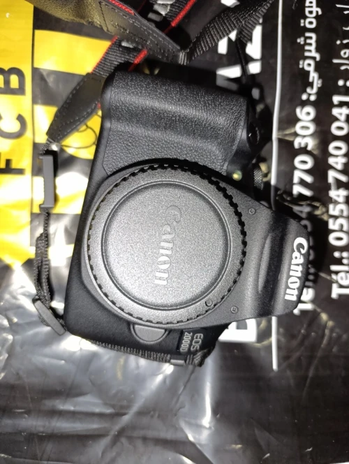 Camera canon eos 2000d