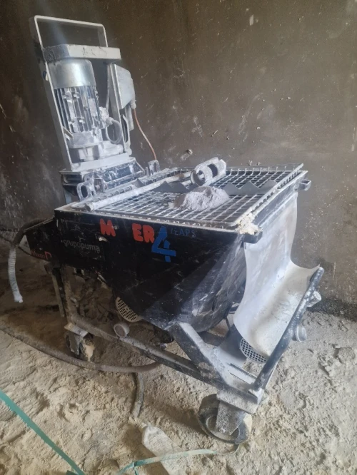 Machine projete monocouche platre