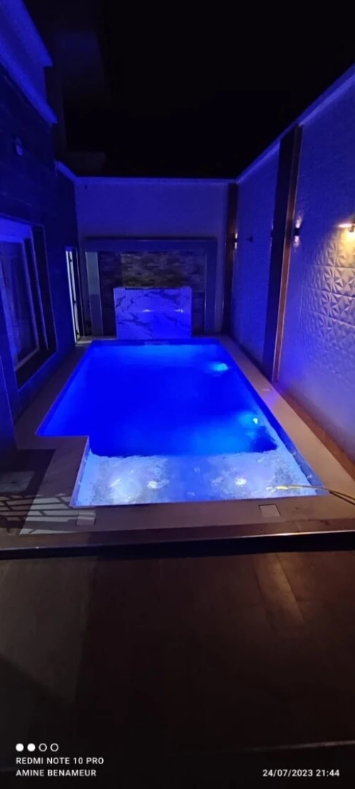 نجاز مسابح، جاكوزي وبيع معدات احترافية | Réalisation Piscine, Jacuzzi & Vente Équipements