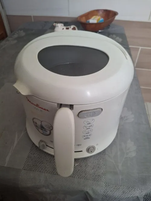 Friteuse plus aspirateur heinrich 2800w