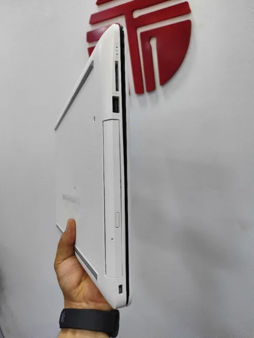 HP 15 cpu i3 7em ram 8gb ssd 256 intel hd 620