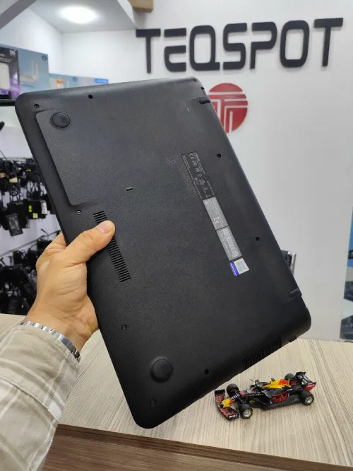 Asus vivobook i5 7em 8gb ssd256 NVIDIA 920