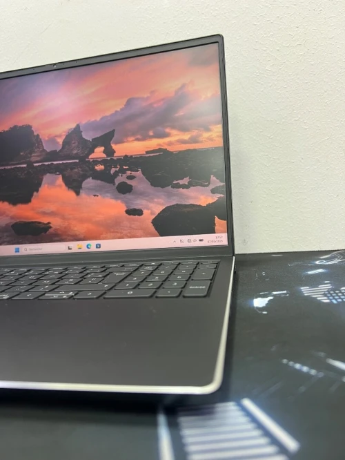DELL VOSTRO I7 11800H 16gb RAM NVME 512gb RTX 3050