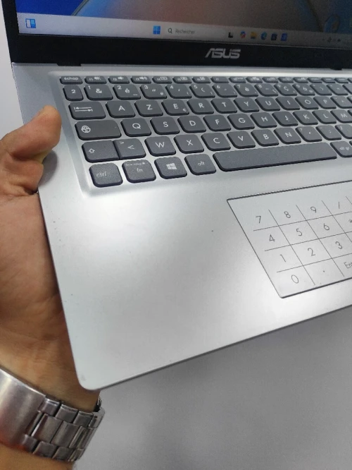 ASUS i5 10em 8gb ssd256 intel UHD 