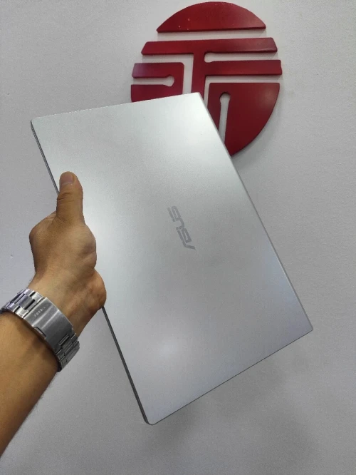 ASUS i5 10em 8gb ssd256 intel UHD 