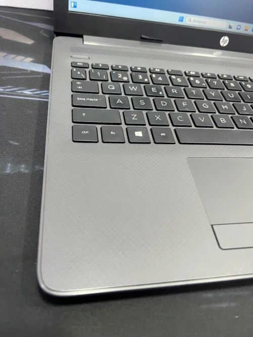 HP 15 cpu ryzen 5 3500U RAM 8gb SSD512gb vega
