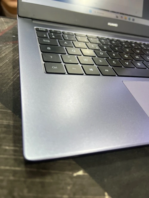 HUAWEI MATEBOOK i5 10em ram 8gb nvme 512gb NVIDIA MX250
