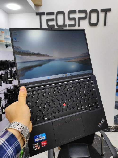 Thinkpad e14 gen5 ryzen5 7000 16gb ssd512