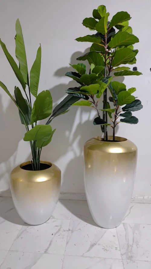 Pots de plantes en résine et fibre de verre