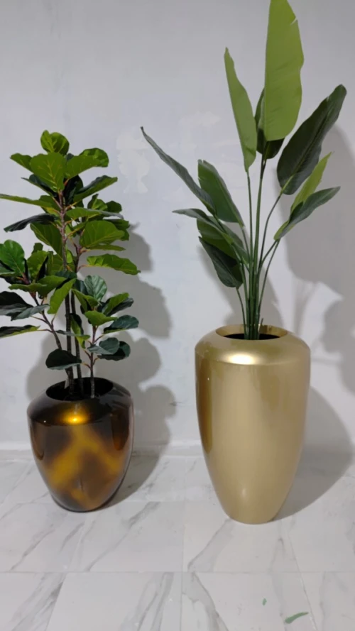Pots de plantes en résine et fibre de verre