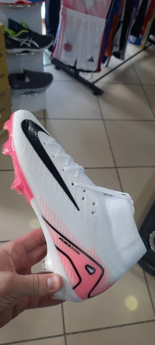 Souliers de football semi pro qualité élite 