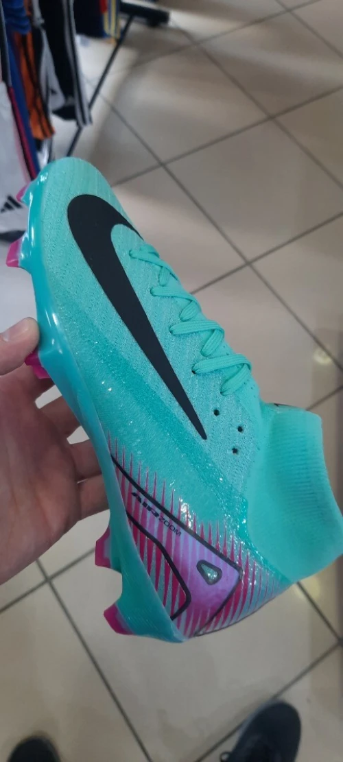 Souliers de football semi pro qualité élite 
