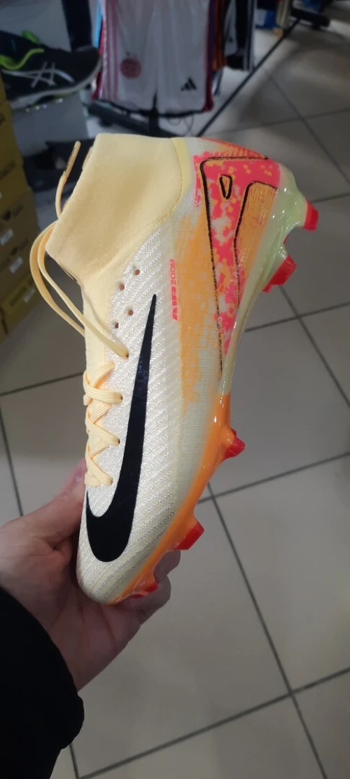 Souliers de football semi pro qualité élite 