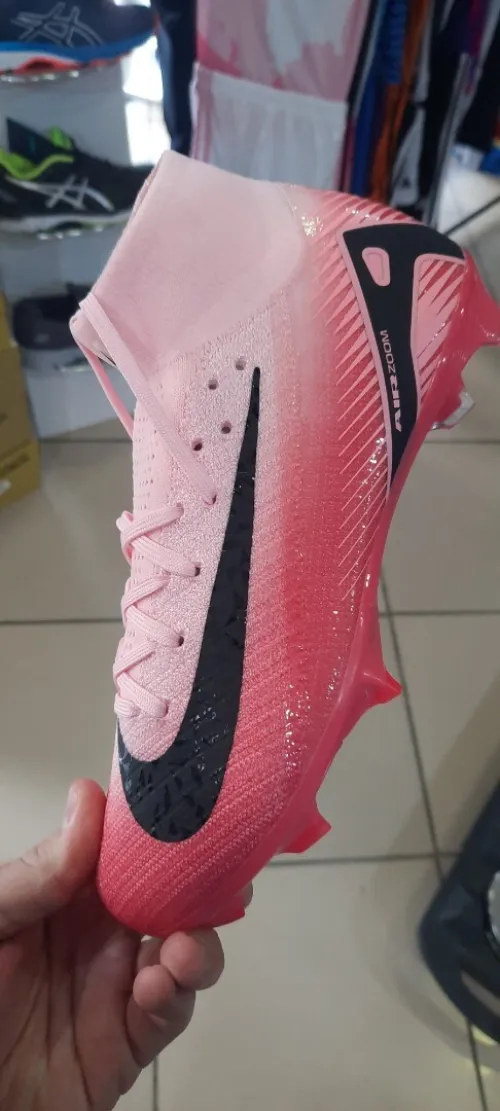 Souliers de football semi pro qualité élite 