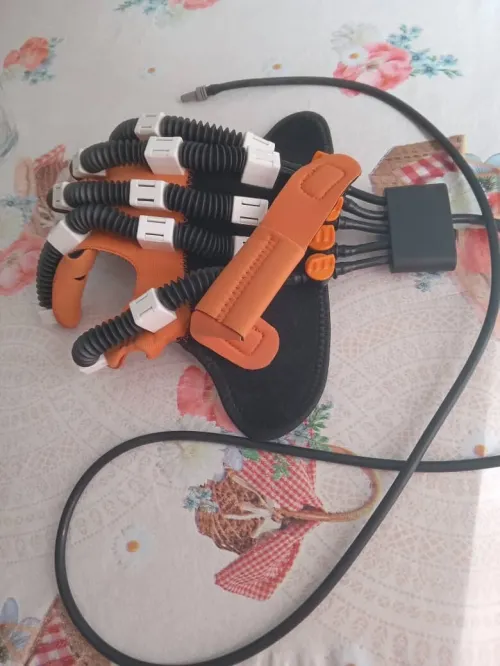 Robot de réhabilitation de la main 