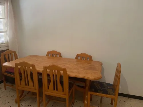Table à manger en bois avec 6 chaises 