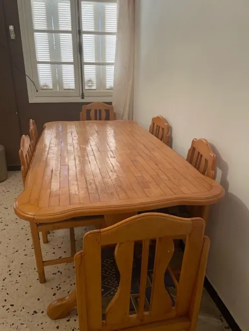 Table à manger en bois avec 6 chaises 