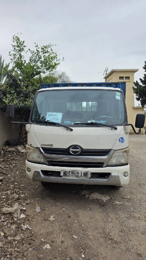 Toyota Hino 300 2013