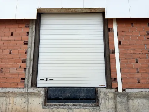 Equipement de quai / porte industrielle / Sas d'étanchéité / niveleur de quai  