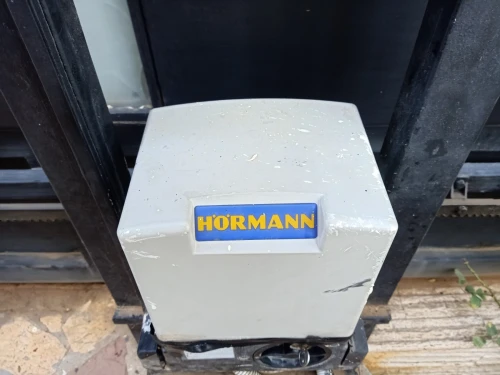 portail électrique / moteur coulissant / porte automatique / portail à battant 