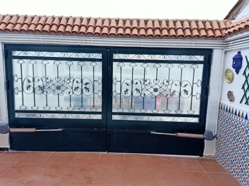 portail électrique / moteur coulissant / porte automatique / portail à battant 