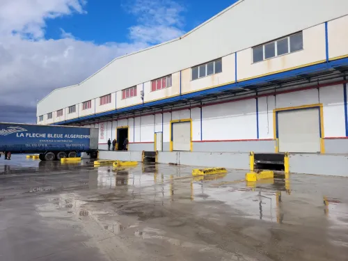 Equipement de quai / porte industrielle / Sas d'étanchéité / niveleur de quai  