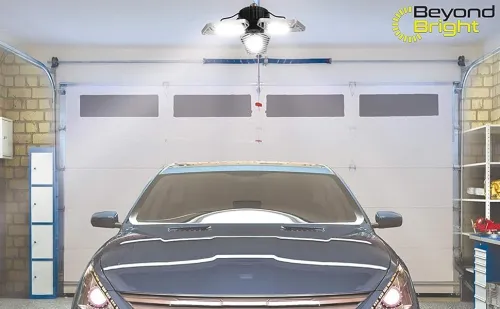 Éclairage de garage ultra-lumineux à LED  Beyond Bright - 3 panneaux réglables, économe en énergie, facile à installer,