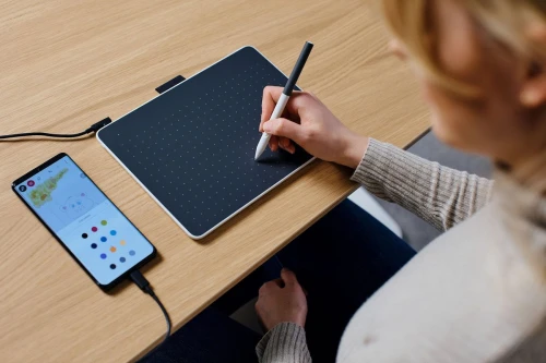 Wacom One CTC-6110 Tablette à stylet Personnalisez votre propre pack de tablettes à stylet