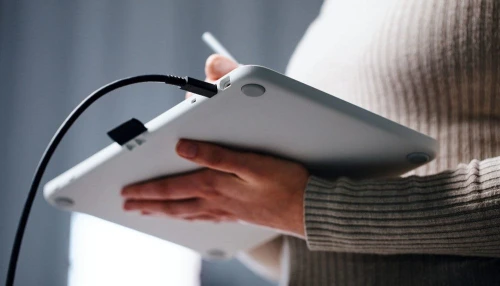 Wacom One 12 DTC-121W0B Écran à stylet de 11,6 pouces pour booster votre créativité numérique