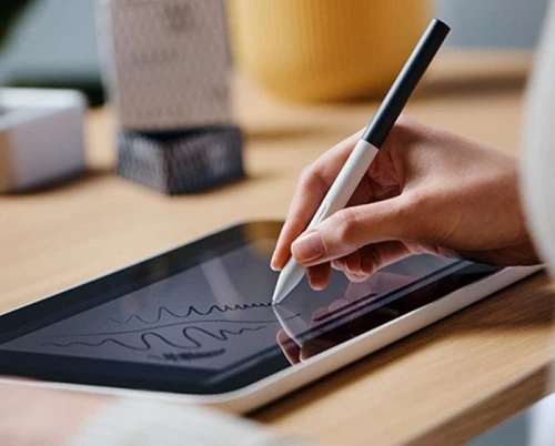 Wacom One tablette graphique pen display & touche 13,3" DTH134W0B
