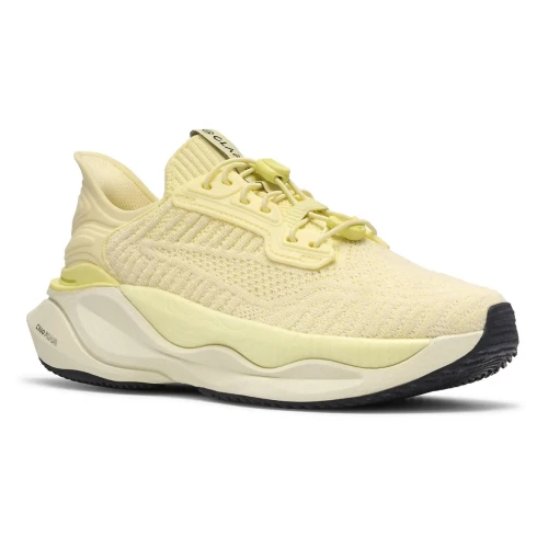 Clarks - Pace Rise. Pale Yellow