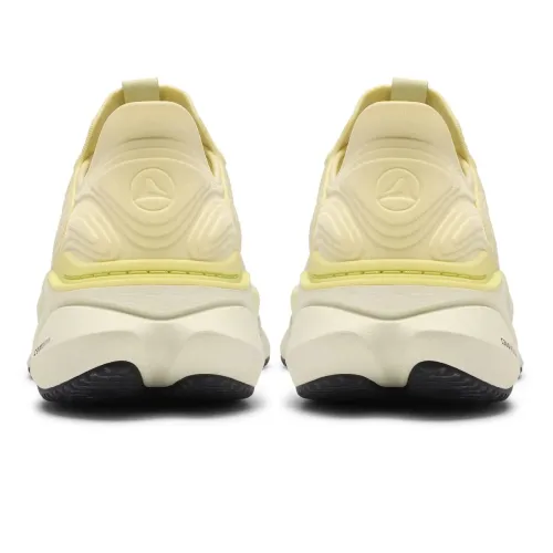 Clarks - Pace Rise. Pale Yellow